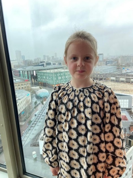 Lotte: &quote;Ik mag vandaag naast mijn papa en Mees op de bank zitten.&quote;